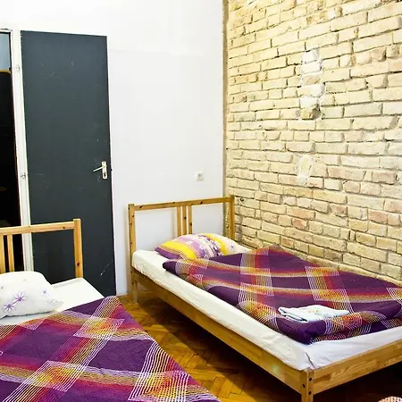 Downtown Hostel *